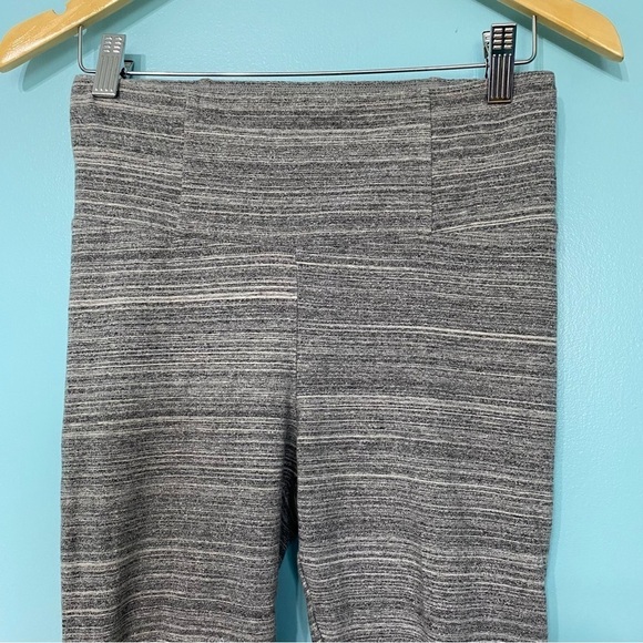 Aritzia Talula Heathered/ Marled grey leggings size small - Picture 3 of 13